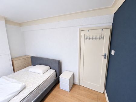 Room in a Shared Flat, Rosemont Court, W3 - Photo 2