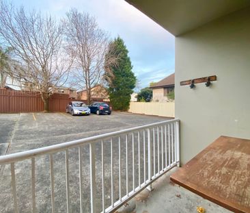 Modern, Sunlit Ground Floor Unit Close to All - Photo 3