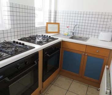 Flat 300 Fulham Palace Road, Fulham W6 9HH - Photo 4