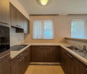 Gelijkvloers appartement met 2 slaapkamers in het centrum. - Foto 2