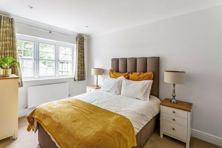 FETCHAM - Hazelway Close - Photo 4