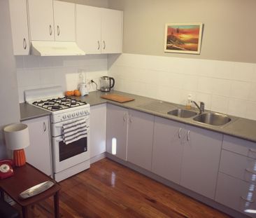 Affordable Living in Vibrant Yeronga! - Photo 6