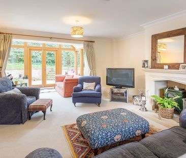 A modern detached family home, offering spacious and flexible livin... - Photo 1