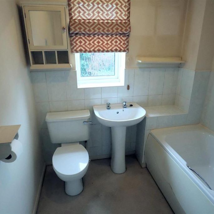 2 bedroom end of terrace house to rent - Photo 1