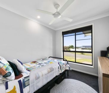 Stylish renovated retreat - Photo 4