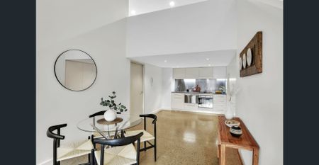 Stylish Loft Apartment in Iconic Biscuit Factory Conversion - Photo 3