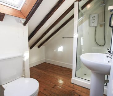 George House, George Hill - Photo 3