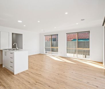 MODERN LIGHT FILLED 3 BEDROOM HOME! - Photo 5