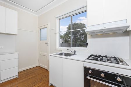 Neat And Tidy 3 Bedroom Home - Photo 4