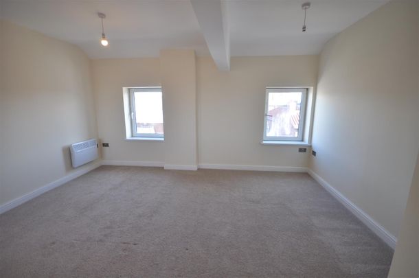 Field Road, Thorne, Doncaster - Photo 1