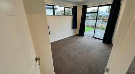 3 Bedroom Townhouse - Photo 3