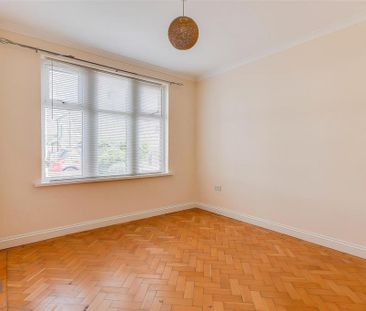 3 bedroom semi-detached bungalow to rent - Photo 6
