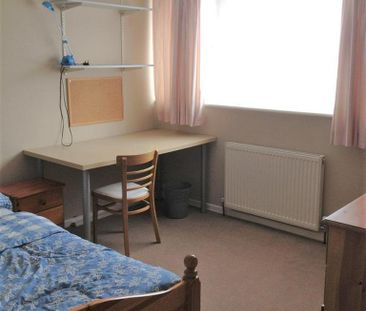 4 bedroom semi-detached house to rent - Photo 6