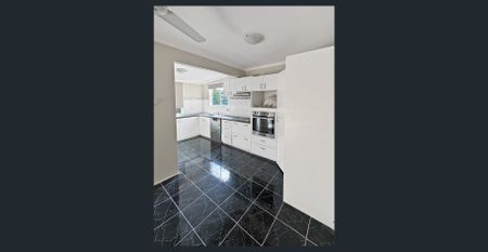 Spacious Acreage Living – Perfect for Families! - Photo 4