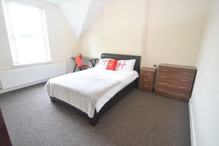 4 bedroom terraced house to rent - Photo 3