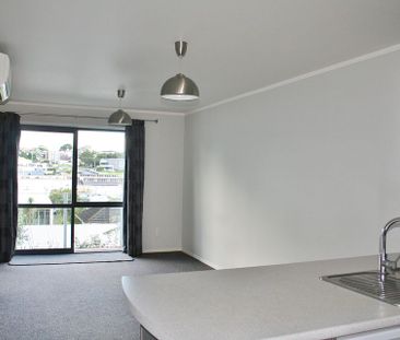 COMFORTABLE MODERN ONE BEDROOM TOWNHOUSE - Photo 5