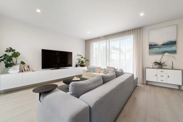 Large Modern Home In Great Richmond location - Photo 1