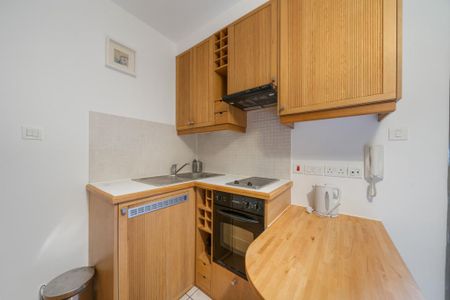 Flat 12 Fairholme Road, West Kensington W14 9JZ - Photo 5