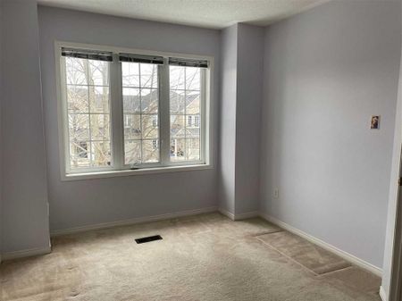 For Lease - 97 Gail Parks Crescent, Newmarket, Ontario - Photo 4