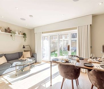 Modern four bedroom townhouse with garden, wine cellar and garage within the popular Royal Wells development - Photo 3