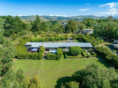 Executive Fitzherbert home - Photo 3