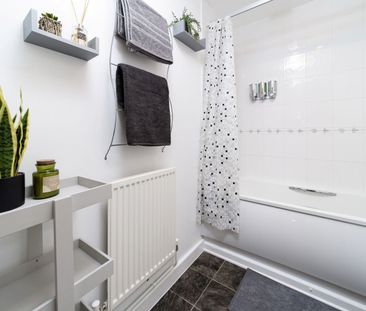 2 Bed Flat, Bursledon Road, SO19 - Photo 5