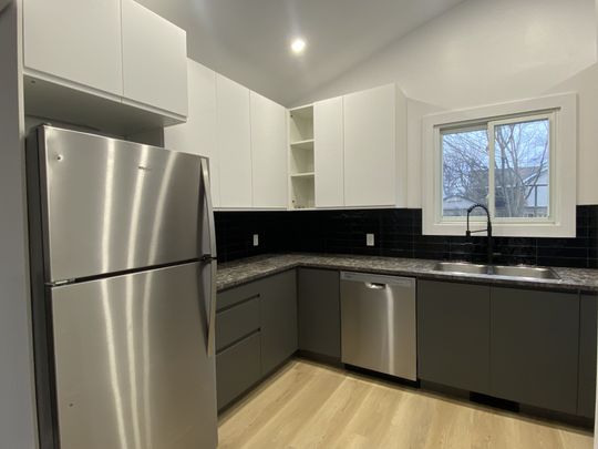 For Lease - 6159 Cadham Street, Niagara Falls, Ontario - Photo 1