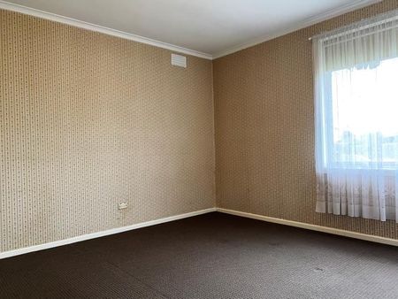 Charming 3-Bedroom Home in Thomastown - Photo 3