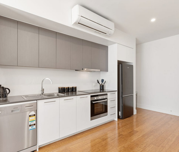 Modern Apartment Living in the Heart of St Clair - Photo 4