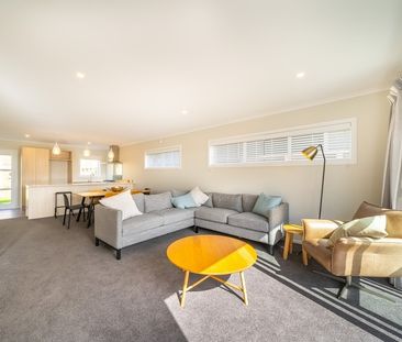 Near new in Kelson - Photo 1