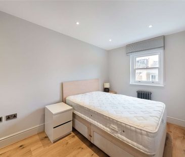 Stylish three bedroom townhouse in a central Fulham location - Photo 6