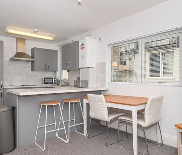 3 bedroom terraced house to rent - Photo 5