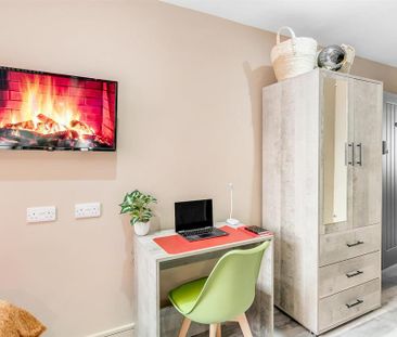 1 bedroom in a house share to rent - Photo 5