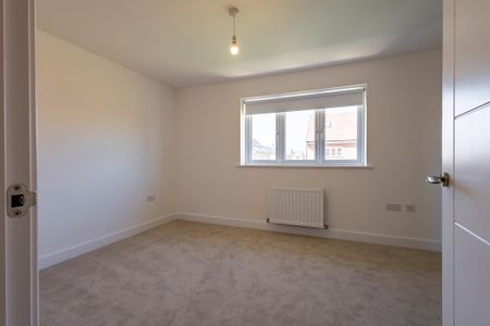 2 bedroom end of terrace house to rent - Photo 2