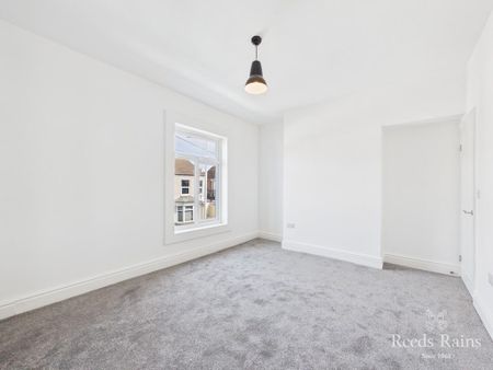 3 bedroom terraced house to rent - Photo 2