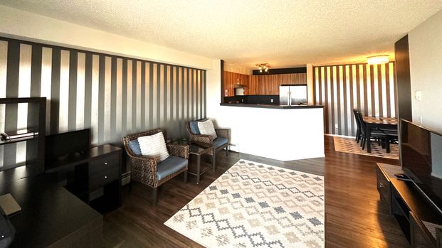 $500 Incentive On Move In Top Floor 2 Bed Condo | Utilities Included & Underground Parking. - Photo 1