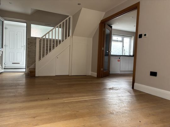 4 Bed Terraced House, Moat Crescent, N3 - Photo 1