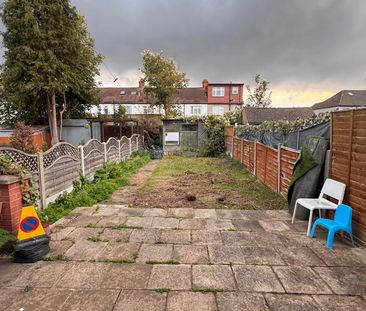 4 bedroom terraced house to rent - Photo 6