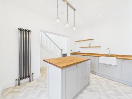 3 bedroom end of terrace house to rent - Photo 5