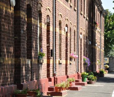 Kleines Reihenmittelhaus mit Altbaucharme - Foto 2