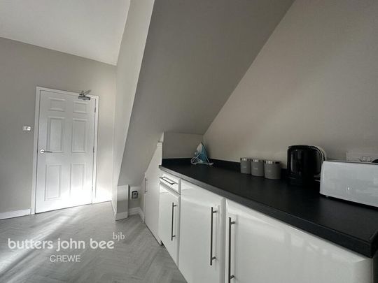 1 bedroom in a house share to rent - Photo 1