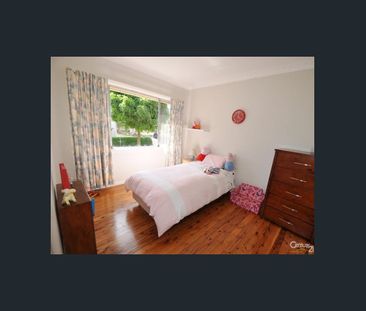 COSY THREE BEDROOM HOME IN SOUTH - Photo 2