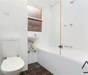 One Bedroom Renovated Apartment in a Fantastic Location - Photo 3