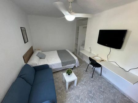 Calle de la Duquesa de Parcent, Madrid, Community of Madrid 28047 - Photo 2