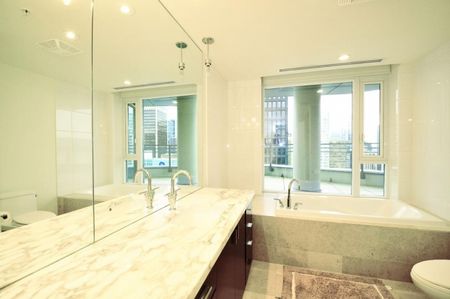 Penthouse in Downtown Vancouver, BC - Photo 4