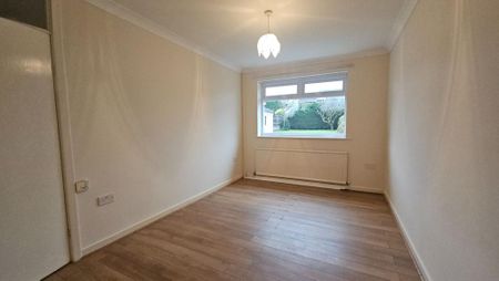 2 bedroom semi-detached bungalow to rent - Photo 3