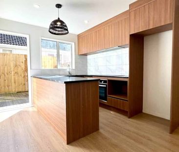 Luxury 4Bed3.5Bath townhouse in a Prime Locati... - Photo 2