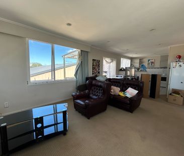 3 Bedrooms on Te Atatu Rd - Photo 6