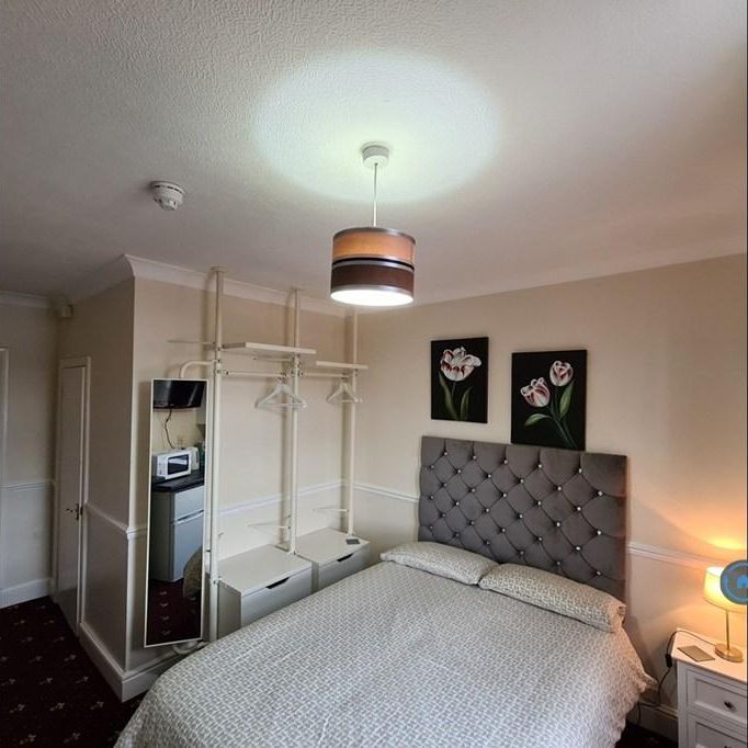 1 bedroom in a house share to rent - Photo 1