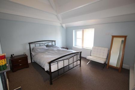 3 bedroom end of terrace house to rent - Photo 4